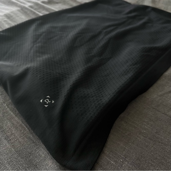 *SOLD on Mercari* Lululemon Metal Vent Breathe Short Sleeve in Black - Picture 6 of 8